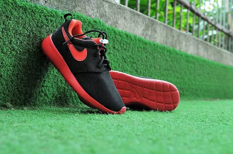 Kids Nike Roshe Run Black Red Shoes